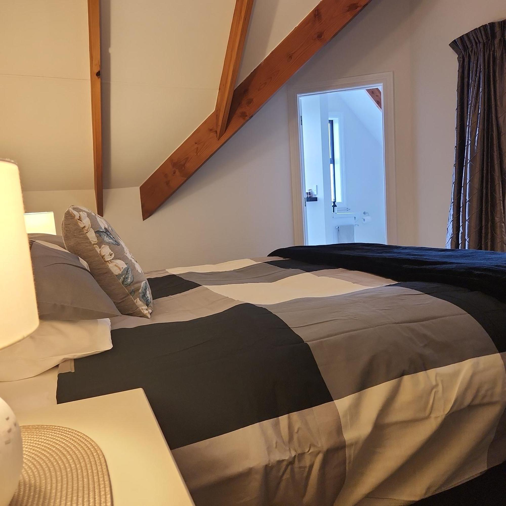 Westholm Lodge Harihari Экстерьер фото
