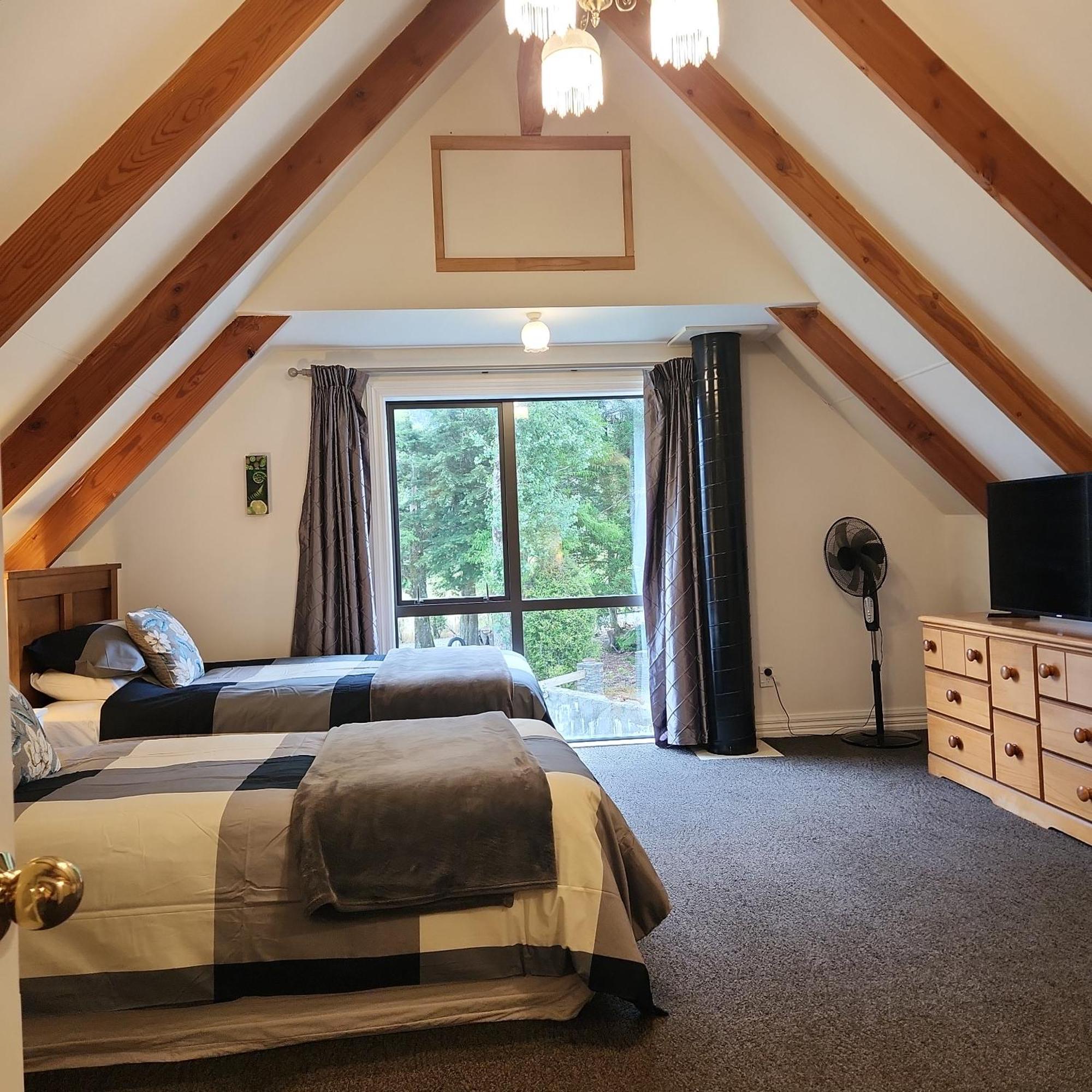 Westholm Lodge Harihari Экстерьер фото
